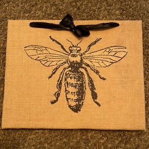 3/$20- Bumblebee burlap picture 🐝